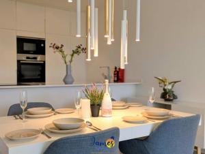 Las Colinas 3BR Poolside Retreat LC7