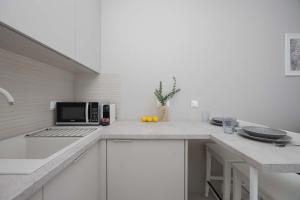 Studio Chmielna Duo in the Centre of Warsaw near Varso Tower with Parking by Noclegi Renters