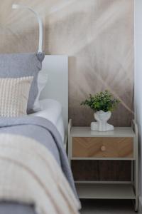 Studio Chmielna Duo in the Centre of Warsaw near Varso Tower with Parking by Noclegi Renters