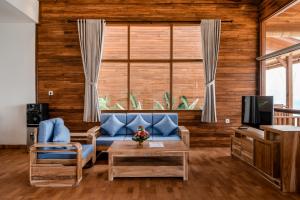 Seraya Cove Estate managed by Manara