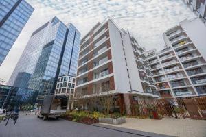 Studio Chmielna Duo in the Centre of Warsaw near Varso Tower with Parking by Noclegi Renters