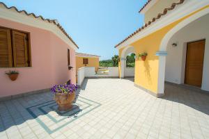 Spacious apartment with shared pool img17