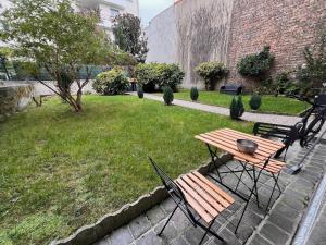 Elegant two-room apartment with garden, 10 min from La Défense