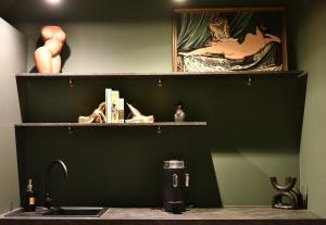 Volupté - L0VE R00M by PRIM0 C0NCIERGERIE