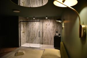 Volupté - L0VE R00M by PRIM0 C0NCIERGERIE