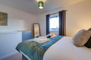 Stamford Central 2-Bed House with Free Parking