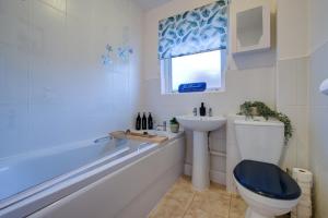 Stamford Central 2-Bed House with Free Parking