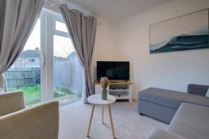 Stamford Central 2-Bed House with Free Parking