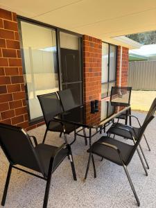 Wellard Nest- Perth- Newly built house, walk to the shops and train station
