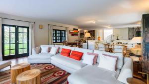 Riverside Heritage Douro Villa with Pool and Views