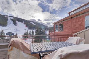 VP-C112 Village Point condo