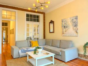 Stay as a Local! Santos Historical 6 Bedroom Apartment III