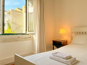 Stay as a Local! Santos Historical 6 Bedroom Apartment III