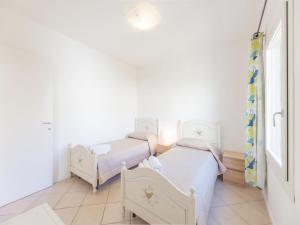 Complex with pool and sea view