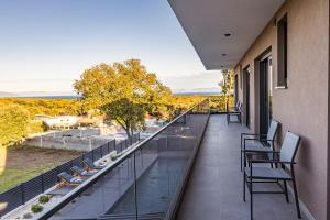 Casa Carla near Medulin for 10 persons with 48 m2 heated pool and beautiful sea view - pet friendly