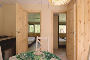 Ośrodek La La Las - domki letniskowe w lesie nad jeziorem