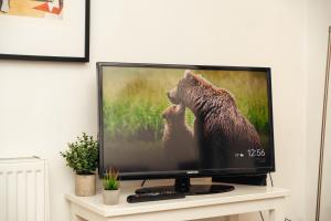 Cosy Urban Family Flat - Zone 2 With Free Parking, 3 mins to Queens Road Peckham station - Long term Availability