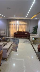 شقة فندقيه 3 غرف 3 حمام واى فاى ومكيفه بالكامل مفروشة اعلى مواصفات