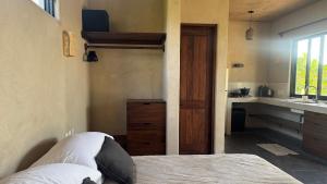 Quiet Oceanside Casita Private Kitchen & Bath