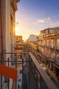 Stylish Loft w Balcony-near Duomo and Fish market