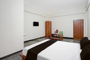 Super Hotel O Jodi Sri Muneshwara Swamy Temple