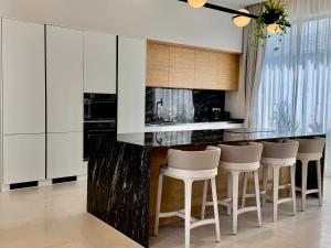 Luxury Pool and Gym Villa Layan