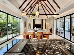 Luxury Pool and Gym Villa Layan