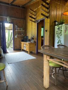 CASINHA de MADEIRA ACONCHEGANTE