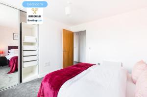 Cutlass Spacious 2BDR Apt By Emporium Property Management Short Lets & Serviced Accommodation Birmingham With Free parking & Free WiFi
