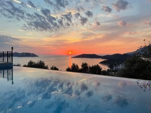 Carpici Kas, Luxury 3 Bed, 3 Bath, Duplex Apartment