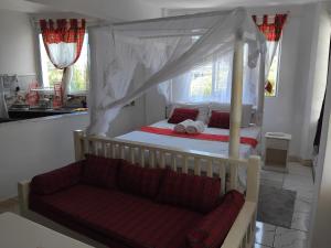 Tulivu Studio 2nd Floor Apartment & Great Balcony View