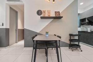 Kenwingston Platz 15 MINS TO KLCC Fit 5 Pax With Board games
