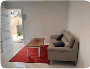 Modern 1 or 2-Bedroom Apartment Near Parramatta CBD