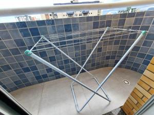 Um lar na praia, Vila Tupi