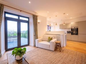 Dartmouth Apartment, Light, Modern and Relaxing