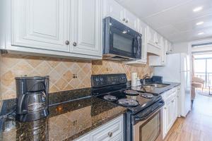 Chic Oceanfront Retreat with Fireplace-Steps from the Beach- Landmark 1036