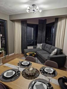 Modern 2BR apt in WestPoint close to Medical Uni