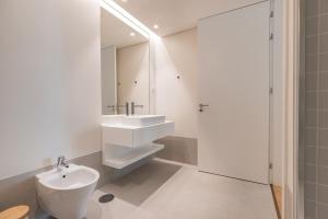 Bayline VI by Innkeeper