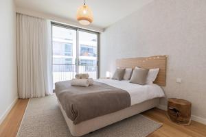 Bayline VI by Innkeeper