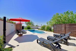 Spacious apartment with private pool