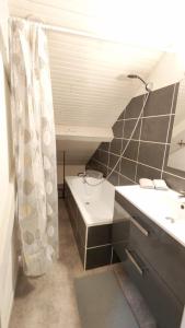 Cosy Acacia T2 - Centre - Place du Forail - Parking gratuit dans la rue