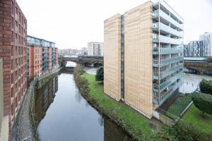 Chic 2Bed Near Castlefield Canals-4min To Station