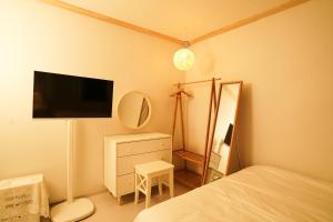 Fun and joyful K-Beauty Salon stay Yeonsinnae Station GTX-A 5 min to Seoul Station Sleeps 5