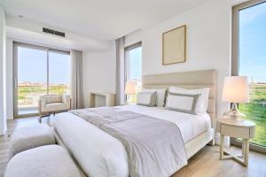 Luxury Oceanfront Apartment with Breathtaking Views 24K