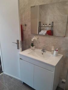 Trio Haven Apartment