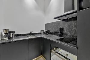 UrbanFlat 98 - Large Apartment in the center of Paris