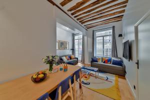 UrbanFlat 98 - Large Apartment in the center of Paris