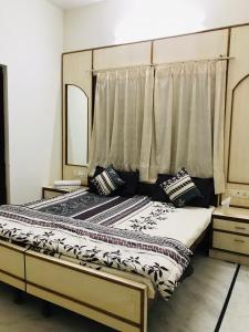 4-BR Shyam Villa for Families & Groups, near Fateh Sagar
