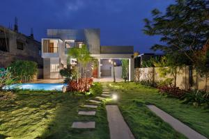 Casa Lumina Villa by StayJade Pool Garden 3BHK