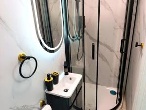 Bright 4-Bed Home Near Cardiff Central & Stadium